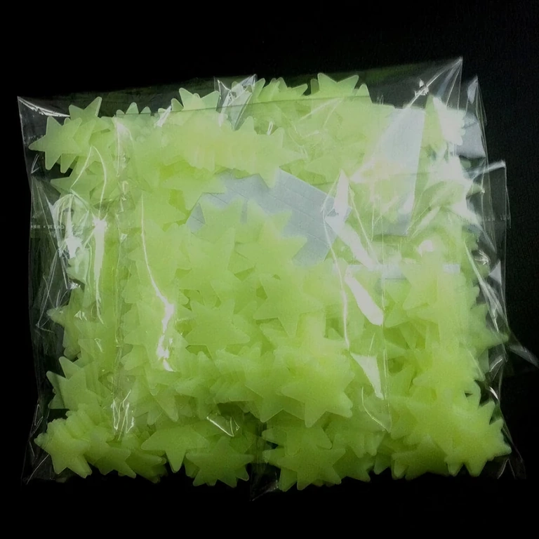 Kinderkamerdecoratie met fosforescerende sterretjes