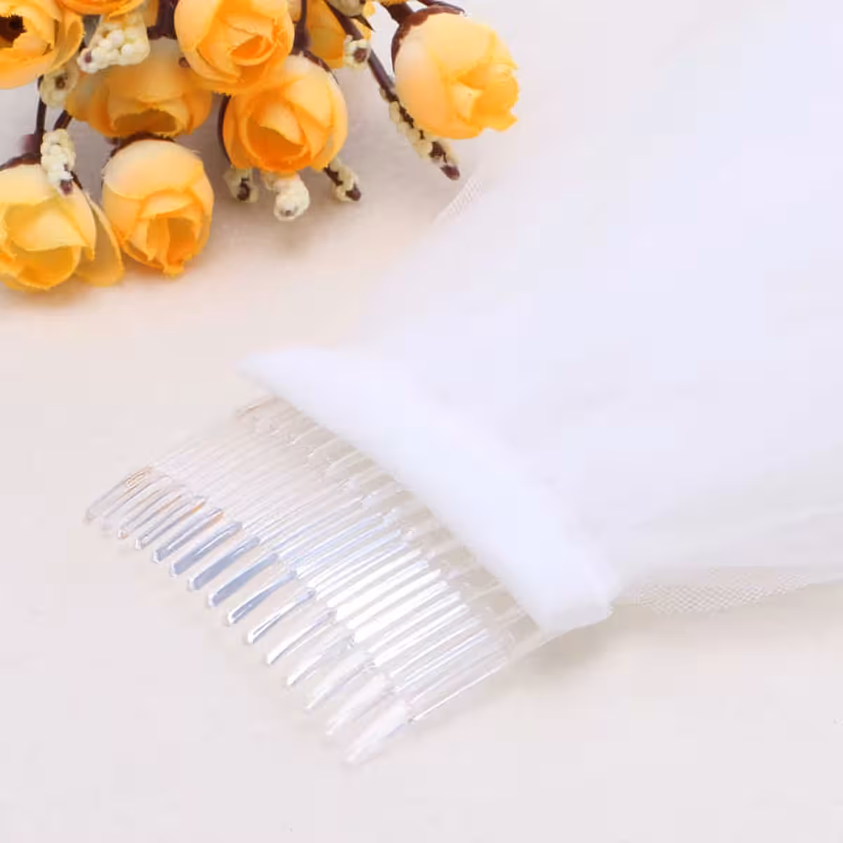 Spectaculaire lange sluier met kambevestiging – koninklijke trouwstijl