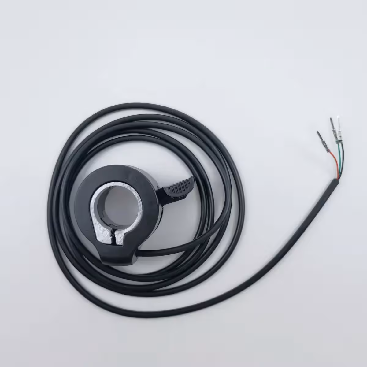 Gashendel met rode, zwarte en groene draad, compatibel met meerdere spanningen