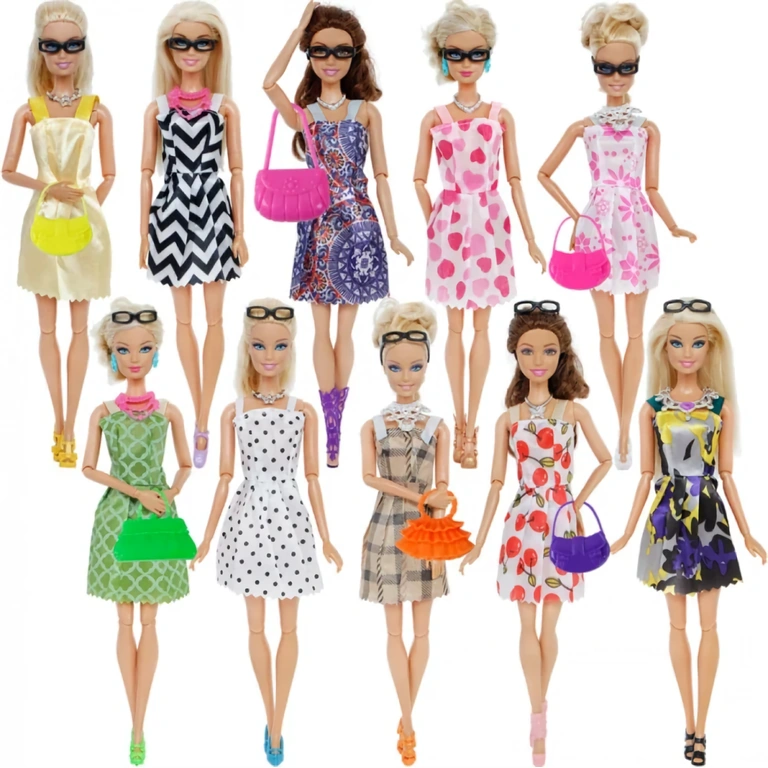 Schoenen en tassen voor Barbie poppen Schoenen en tassen in diverse kleuren voor Barbiepoppen