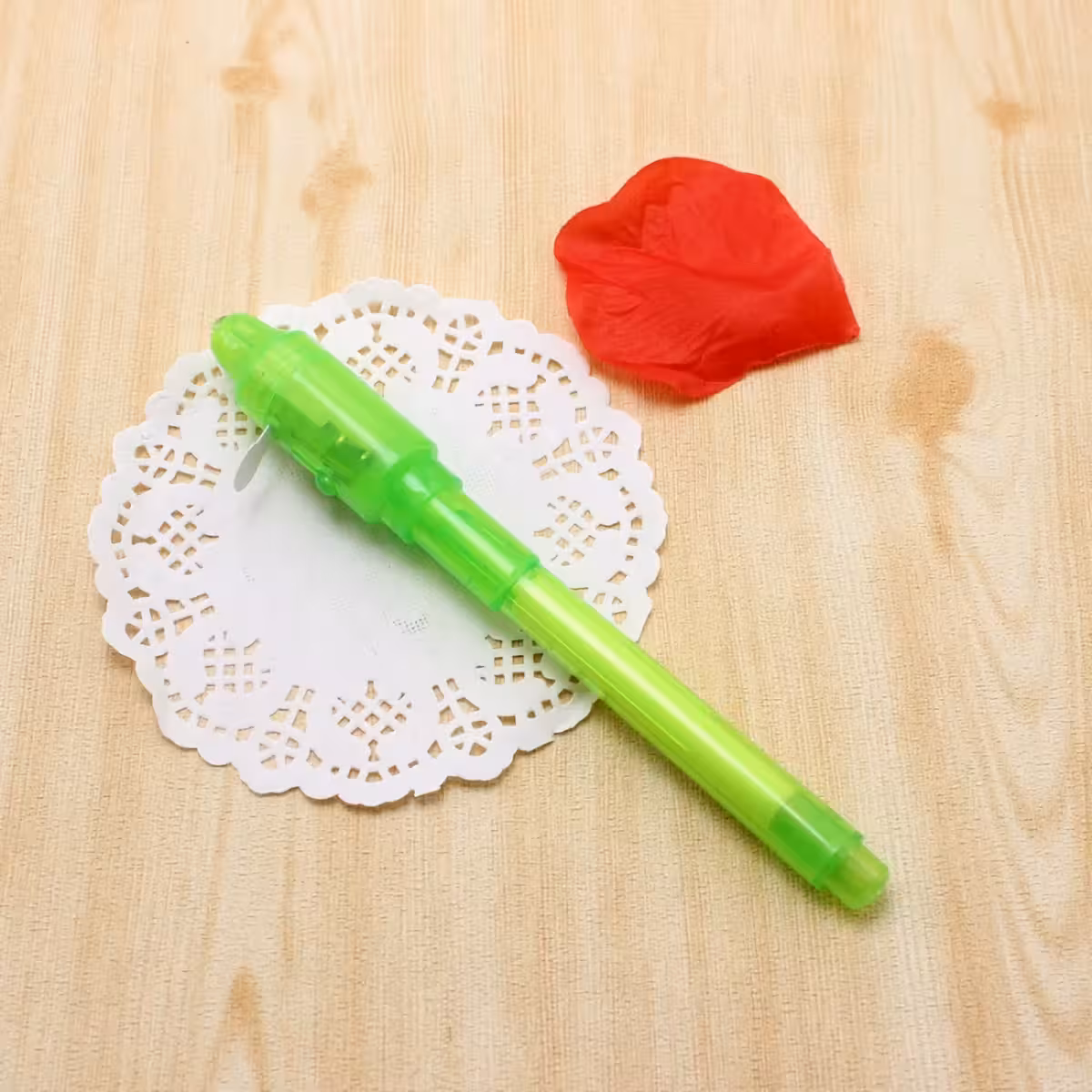 Spionagepen met inkt die alleen zichtbaar wordt onder UV-licht