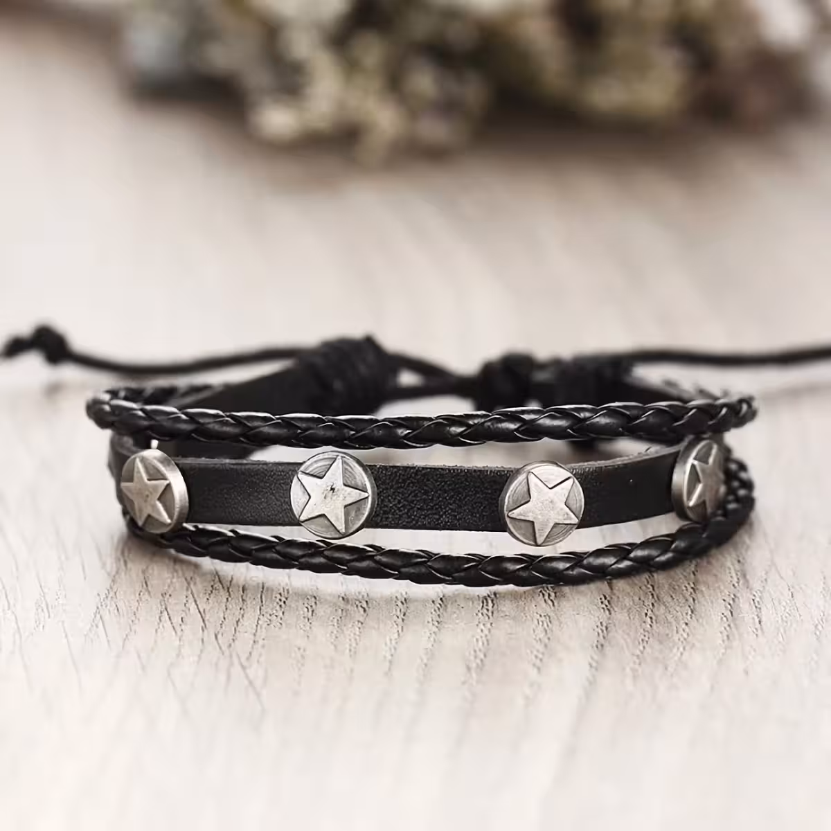 Gevlochten leren armbanden – eenvoudige en elegante accessoires