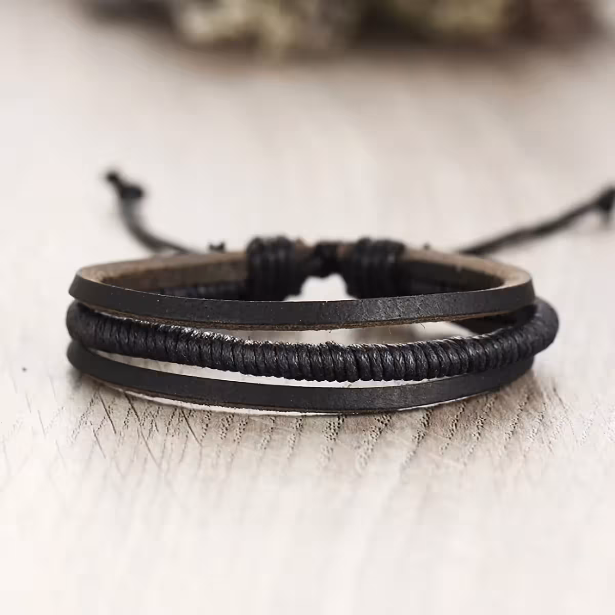 Armbanden met metalen decor – casual stijl voor mannen