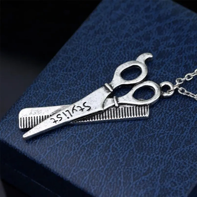 Gestileerde ketting voor kappers Fashion sieraad met barber/kapper thema, gestileerde ketting