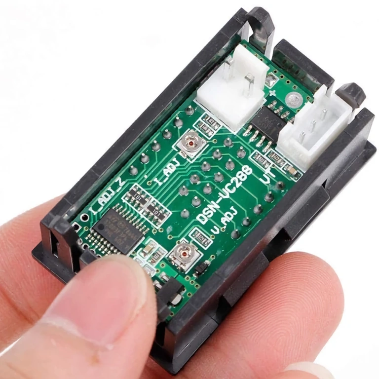 Paneeldisplay voor spanning en DC-stroom