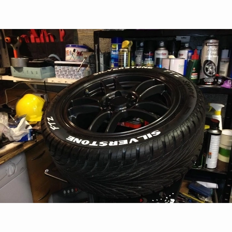 Marker met witte verf en 2 mm schrijfpunt