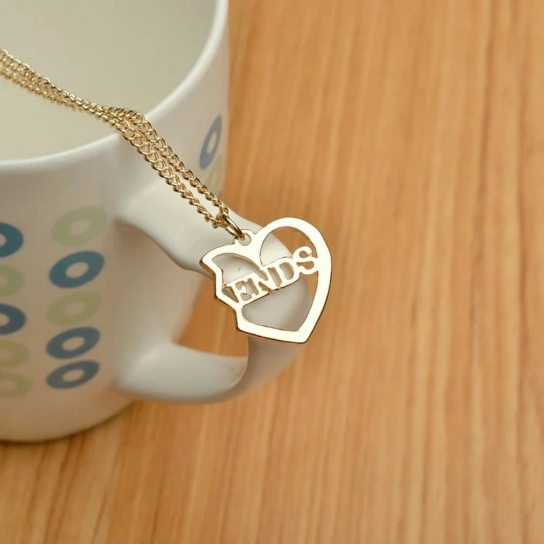 Set gouden Best Friends Forever kettingen Drie gouden kettingen voor beste vrienden – hartvormige hangers