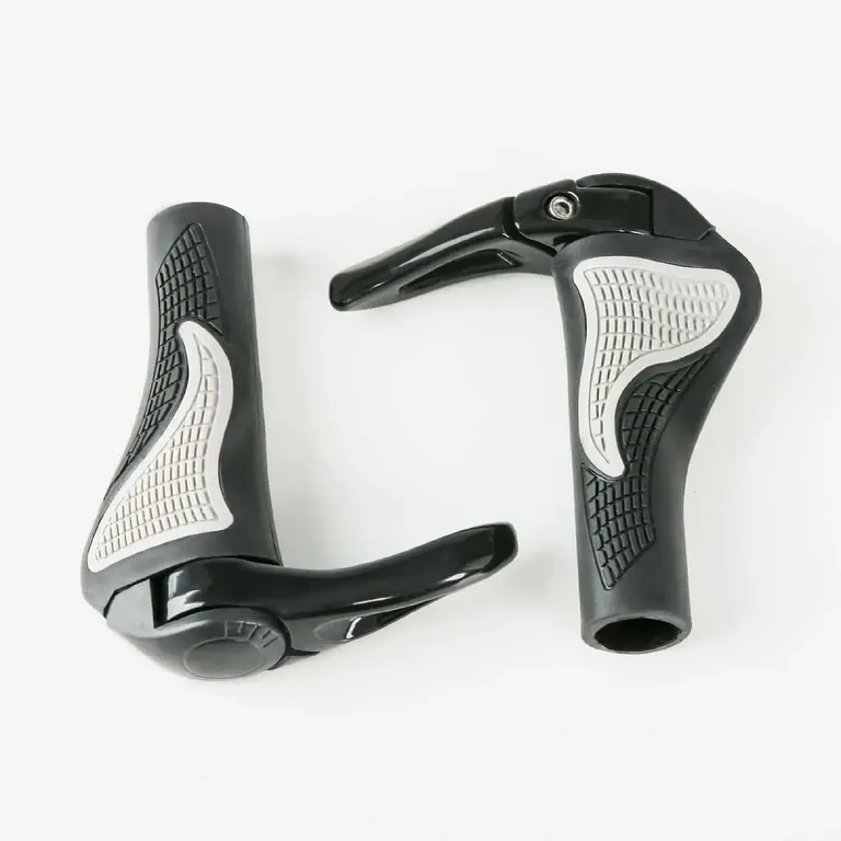 Zwarte ergonomische MTB handgrepen met lock-on systeem Zwarte rubberen ergonomische handvatten met lock-on bevestiging voor MTB