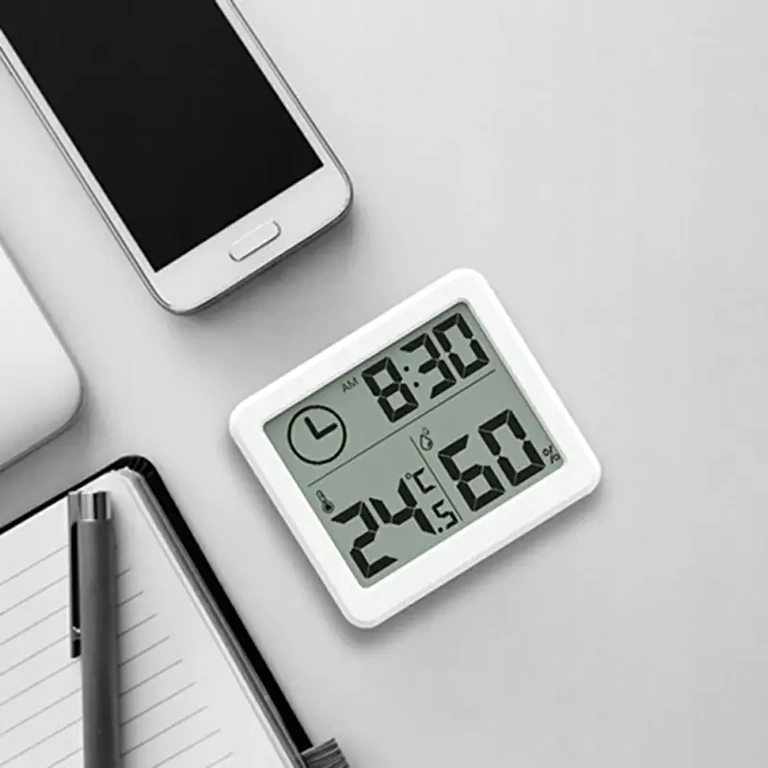 Binnenklimaat controle apparaat met LCD-display en modern ontwerp