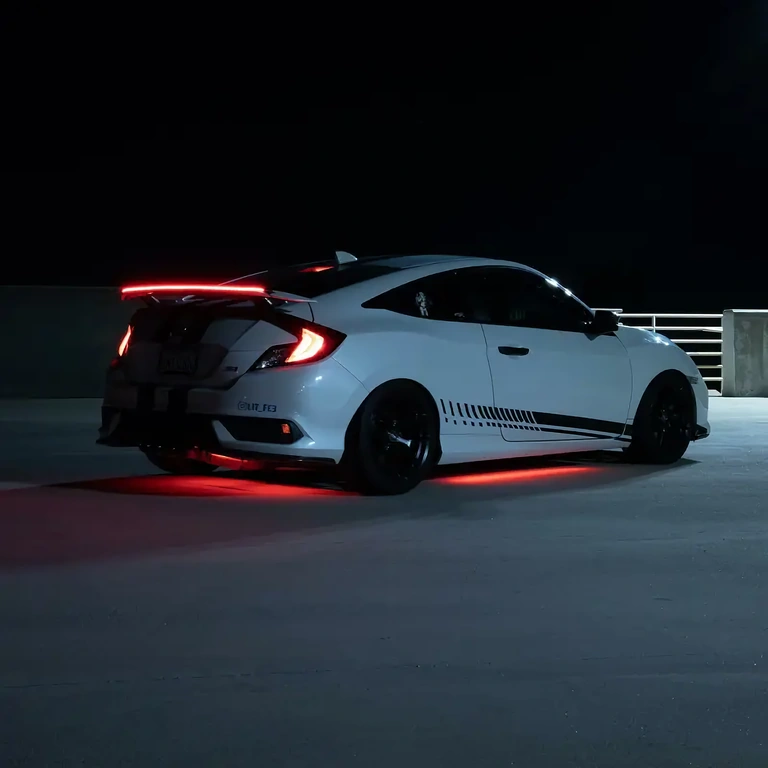 Sportspoiler met LED-remlicht voor auto Sportieve spoiler met geïntegreerde LED-strip voor remlicht