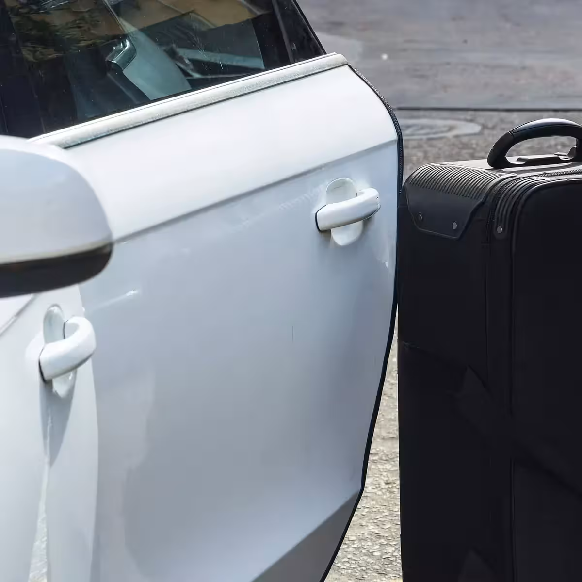 Rubberen randstrip voor bescherming van autodeuren