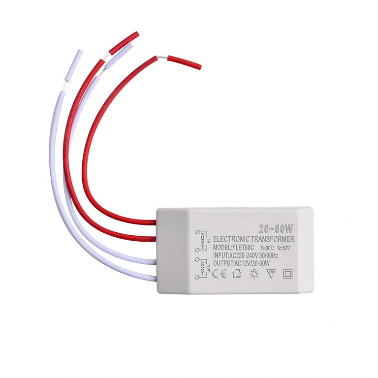 Transformator speciaal voor voeding van 12V halogeenlampen