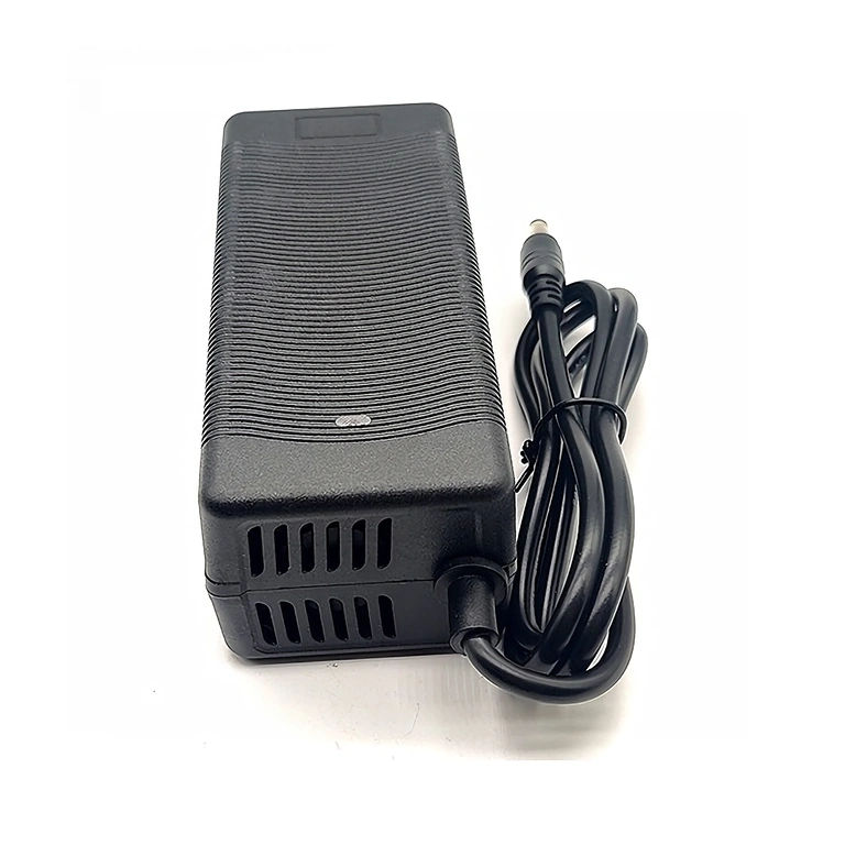 Hoge prestaties oplader 36V–42V 3A oplader, hoge efficiëntie en laag energieverbruik