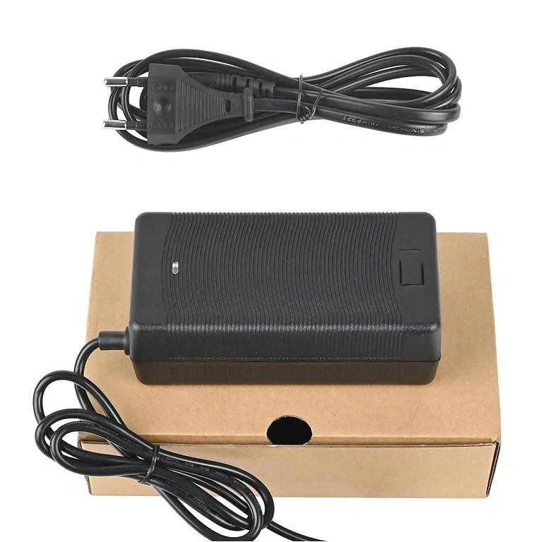 48V–54,6V 2A oplader met IEC C13 connector, geschikt voor Citycoco- en Harley-scooters