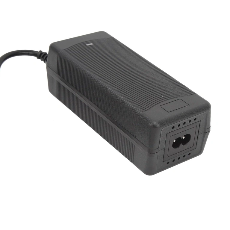 52V–58,8V 2A oplader met 8mm coaxiale plug, compatibel met steps en scooters