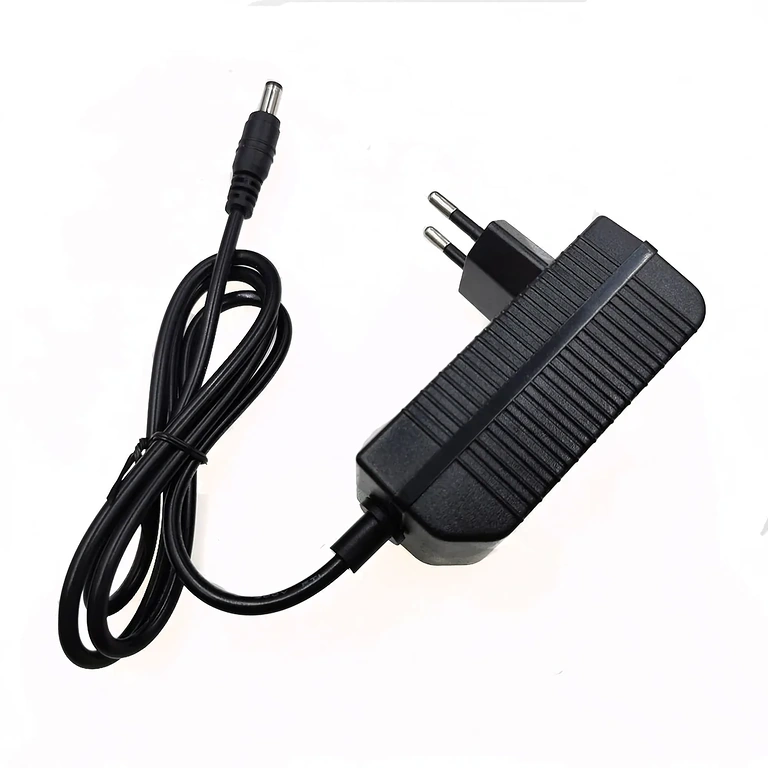 16.8V Li-Ion oplader – variabele hoek 16,8V Li-Ion 2A oplader – foto vanuit verschillende hoeken, compact en draagbaar ontwerp voor 14,4V batterijen