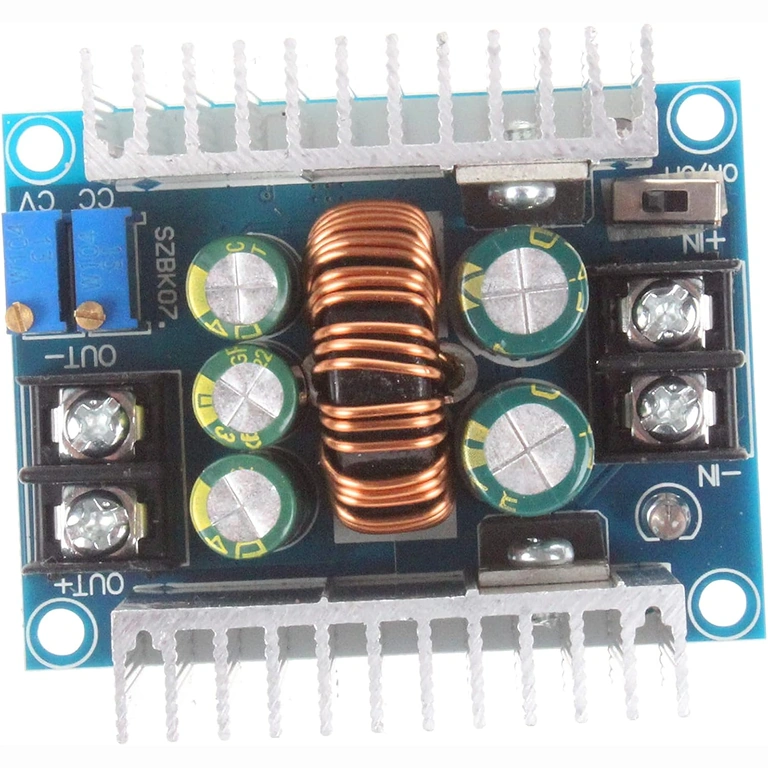 Achteraanzicht van de 20A 300W step-down module met zichtbare componenten