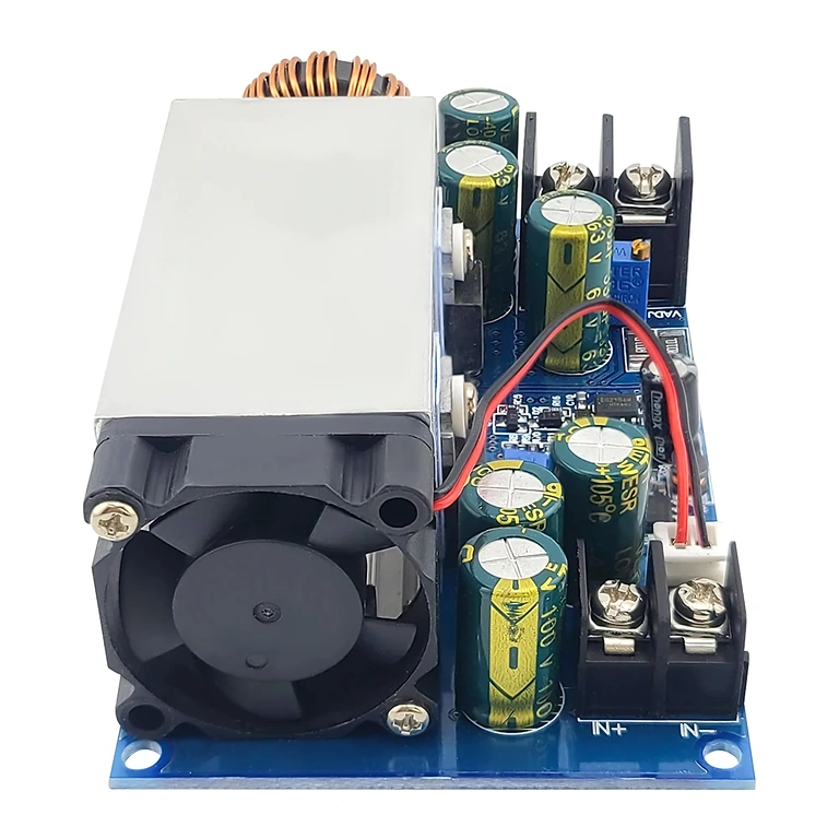DC-DC Step-Down 600W 25A module op testbank, gereed voor nauwkeurige spanning- en stroommetingen