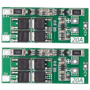 Vooraanzicht set van 2 BMS 2S 20A 7,4V modules met balancering