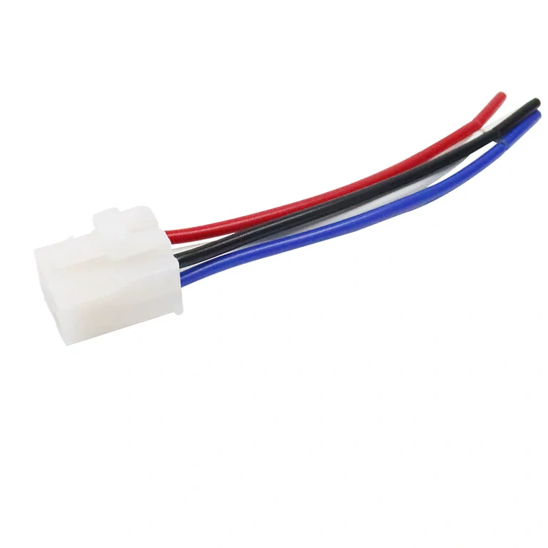 Sokkel en 12V 4-pins relais gemonteerd – detail aansluitingen